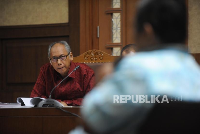 Dokter Rumah Sakit Medika Permata Hijau Bimanesh Sutarjo menjalani sidang lanjutan  di pengadilan Tipikor, Jakarta, Jumat (11/5).