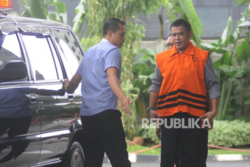 Bupati Nganjuk non aktif Taufiqurrahman bersiap menjalani pemeriksaan di gedung KPK (ilustrasi)