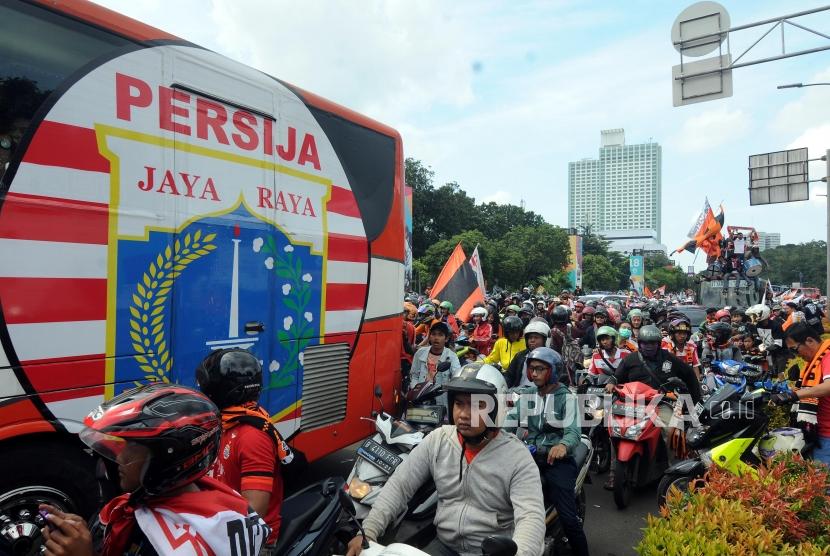 Persija's supporters parade to the City Hall, Jakarta, Sunday (Feb 18).