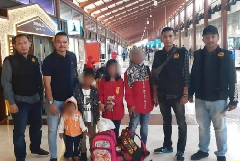 Kantor Imigrasi Cirebon Deportasi 12 WNA