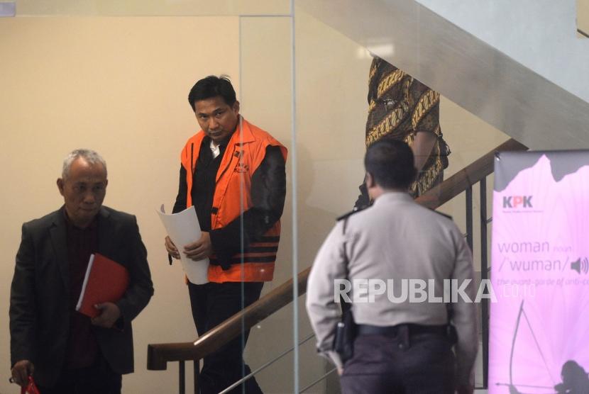 Bowo Tanggapi Nusron. Tersangka kasus dugaan suap distribusi pupuk, Bowo Sidik Pangarso bersiap menjalani pemeriksaan di gedung KPK, Jakarta, Rabu (10/4/2019).