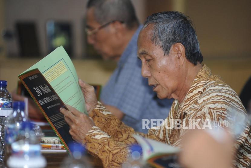 Belajar Mengaji. Peserta sedang mengikuti kegiatan 30 Menit Bisa Membaca Alquran di Kantor Republika, Jalan Warung Buncit, Jakarta, Sabtu (09/12).