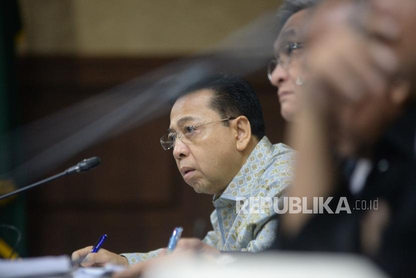 Terdakwa kasus korupsi KTP Elektronik Setya Novanto mengikuti sidang lanjutan di Pengadilan Tipikor, Jakarta, Senin (12/3).