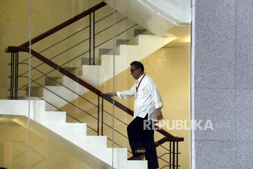 Mantan Wakil Gubernur Jawa Barat Deddy Mizwar bersiap melanjutkan pemeriksaan di Gedung KPK, Jakarta, Jumat (23/8).