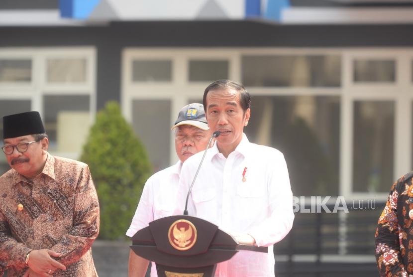 President Joko Widodo inaugurates low-cost apartment of STKIP PGRI Tulungagung, East Java, Friday (Jan 4).