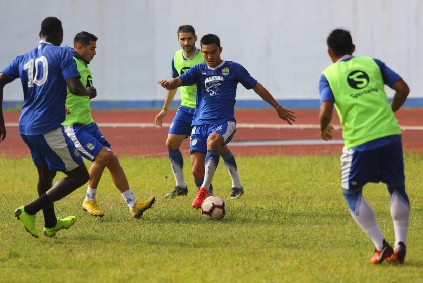 Tandang ke PSM Makassar, Persib Bawa 20 Pemain