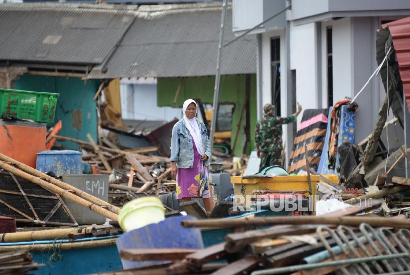 Suasana dampak kerusakan pasca bencana Tsunami di Kawasan Sumur, Pandeglang, Banten, Selasa (25/12).