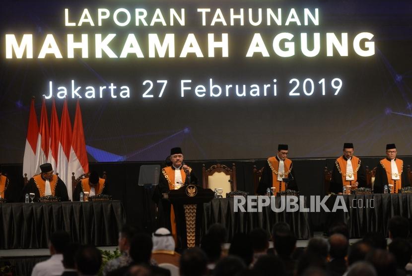 Laporan Tahunan MA. Ketua Mahkamah Agung M Hatta Ali menyampaikan Laporan Tahunan Mahkamah Agung 2018 pada Sidang Pleno MA di Jakarta, Rabu (27/2/2019).