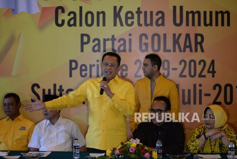 Wakil Koordinator Bidang Pratama DPP Partai Golkar Bambang Soesatyo berbicara saat press conferance calon ketua umum Partai Golkar periode 2019-2024 di Jakarta, Kamis (18/7).