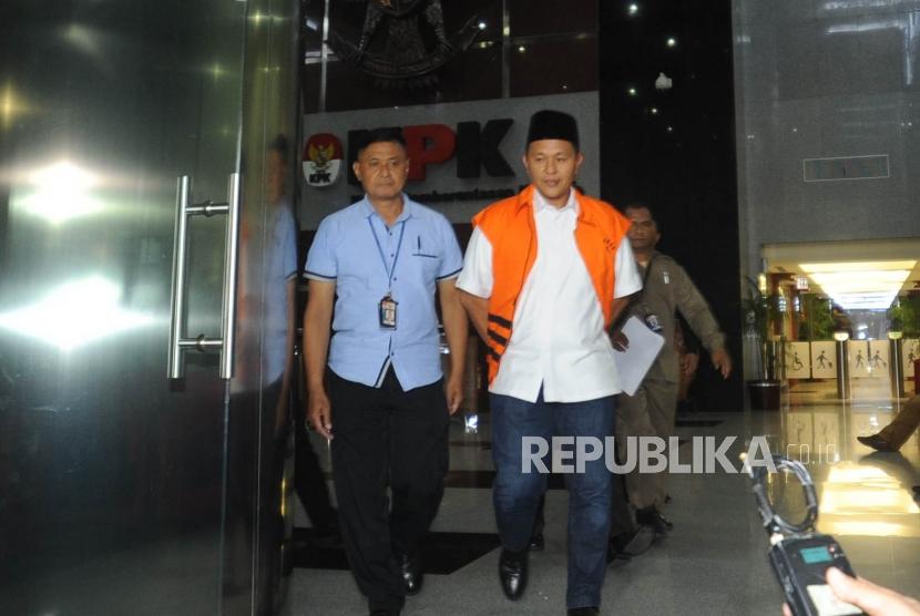 Bupati nonaktif Lampung Tengah Mustafa usai menjalani pemeriksaan sebagai saksi di Gedung Komisi Pemberantasan Korupsi ( KPK) Jakarta, Selasa (20/2) malam.