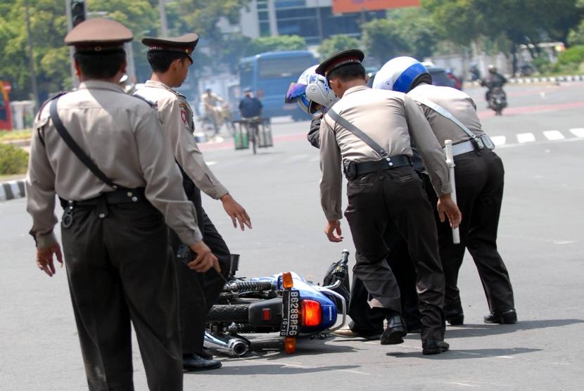 Ilustrasi kecelakaan sepeda motor. Seorang pengendara sepeda motor berjenis kelamin laki-laki inisial A tewas dalam kecelakaan lalu lintas yang terjadi di Jalan Ciater Raya, Kelurahan Ciater, Kecamatan Serpong, Kota Tangerang Selatan (Tangsel), Banten, Selasa (22/3/2022)