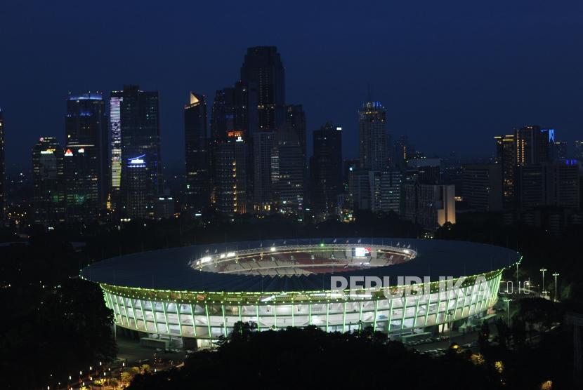 Wajah Baru Stadion Utama Gelora Bung Karno pada malam hari usai renovasi.
