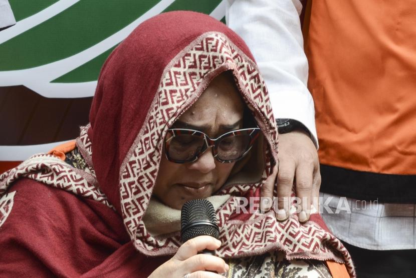 Rilis Narkoba Nunung. Komedian Tri Retno Prayudati alias Nunung tersangka kasus penyalahgunaan narkotika usai rilis di Polda Metro Jaya, Senin (22/7).
