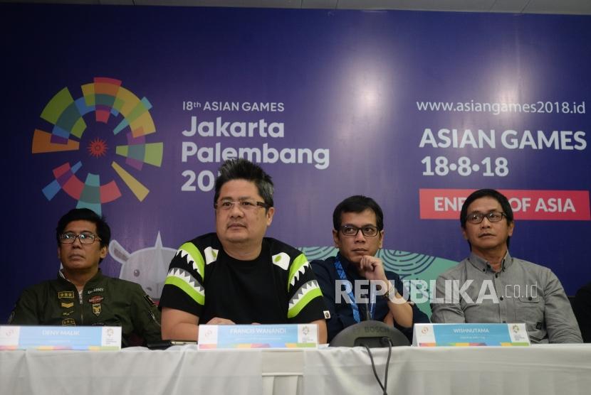 Pembukaan ASIAN Games 2018. Deputi II Games Administration Francis Wanandi (kedua kiri), Koreografer Dany Malik, Creative Director Opening Ceremony Asian Games Wishnutama, Music Director Addie MS (dari kiri)  memberikan keterangan pers terkait pembukaan Asian Games 2018 di Wisma Serbaguna, Gelora Bung Karno, Jakarta, Ahad (27/5).