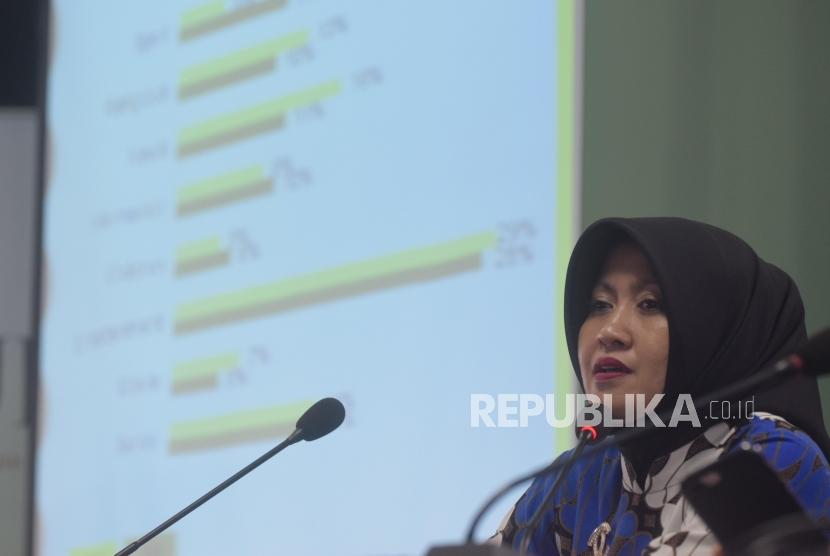 Komisioner KPI Pusat Periode 2016-2019, Nuning Rodiyah memaparkan hasil pemantauan tayangan Ramadhan dalam konfrensi pers MUI dan KPI di  Gedung MUI, Jakarta, Selasa, (5/6).
