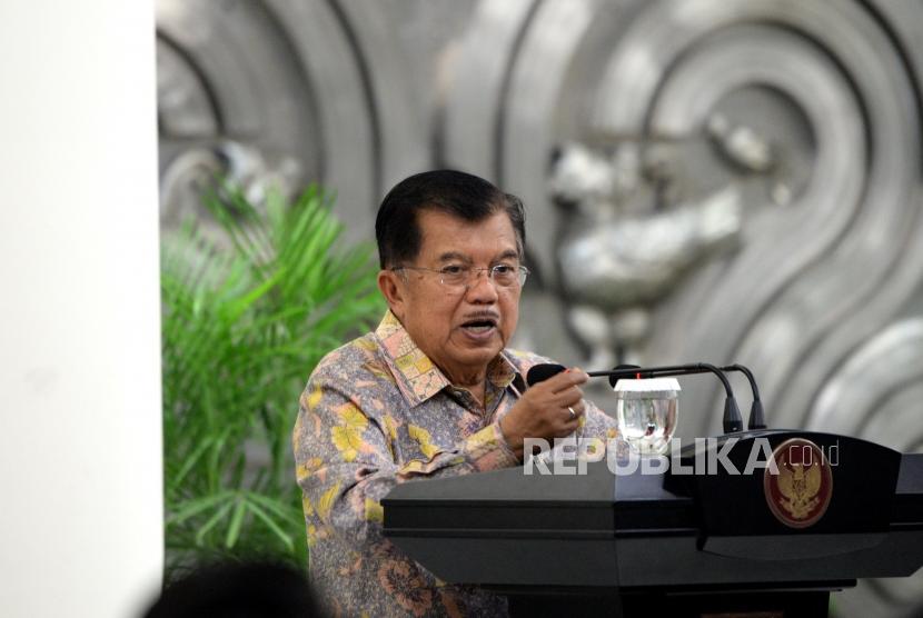 Vice President and chairman of the 2018 Asian Games' steering committee Jusuf Kalla gave direction after the signing of the 2018 Asian Games sponsorship cooperation at the Vice President's Palace, Jakarta, Wednesday (December 6).