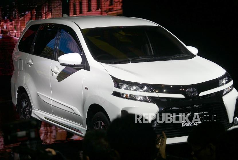 Tampilan baru Toyota New Veloz dipamerkan pada peluncuran New Avanza dan New Veloz 2019 di Jakarta, Selasa (15/1).