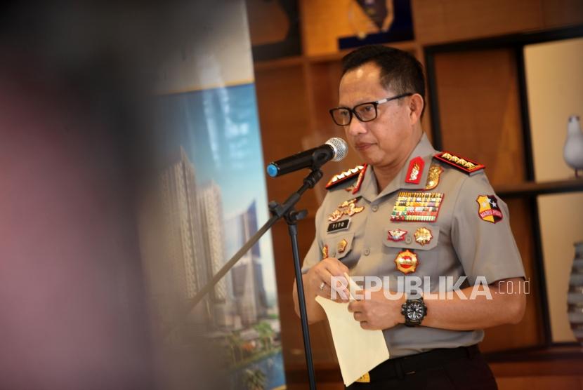 Kapolri Jenderal Polisi Tito Karnavian memberikan sambutan saat peluncuran Operasi Green Line dan Pemberlakuan Paket Kebijakan Penanganan Kemacetan di Tol Jakarta Cikampek di Bekasi, Jawa Barat, Senin (12/3).