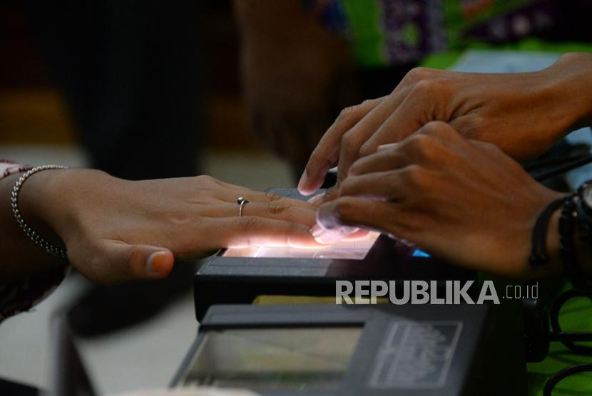 Perekaman sidik jari untuk keperluan KTP-el