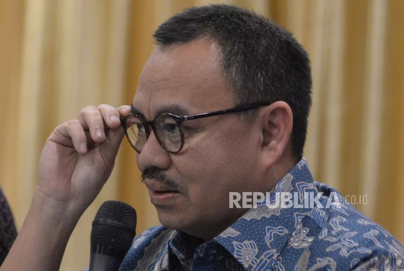 Bakal Calon Gubernur Jawa Tengah Sudirman Said memberikan keterangan kepada wartawan di Jakarta, Selasa (2/1).