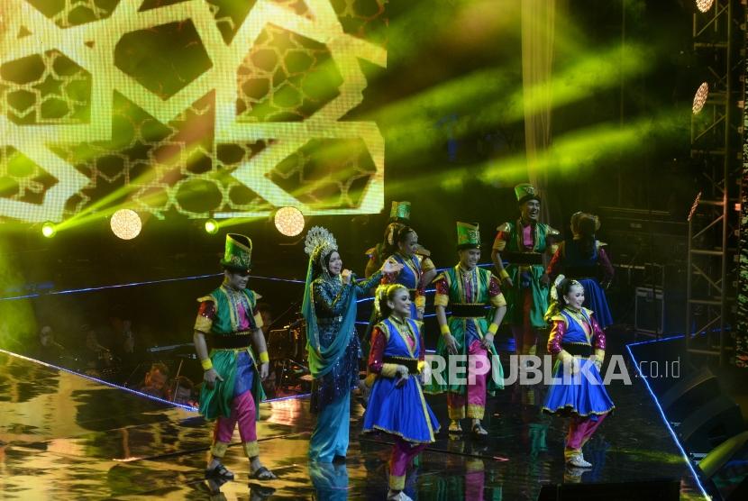 Konser Siti Nurhaliza. Dato Sri Siti Nurhaliza saat konser di Istora Senayan, Jakarta, Kamis (21/2/2019).