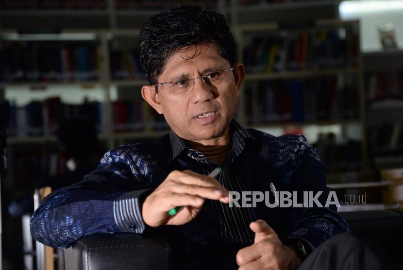 Wakil Ketua KPK Laode Muhammad Syarif saat di wawancarai Republika, Jakarta, Senin (10/12).
