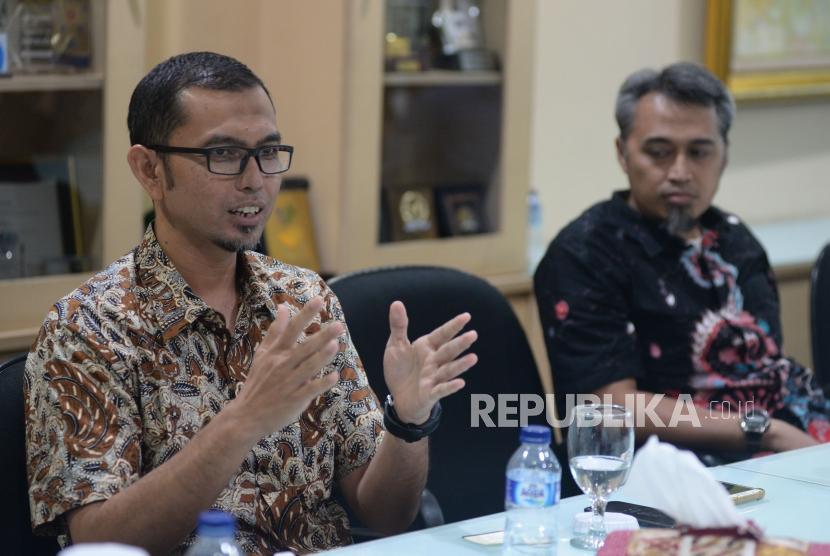 Direktur Eksekutif Laznas BSM Rizqi Okto Priansyah memaparkan pendapatnya saat berkunjung ke kantor Republika, Jakarta, Rabu(21/2).