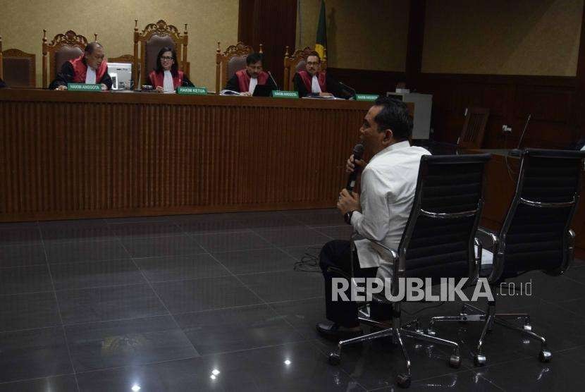 Bupati Hulu Sungai Tengah (HST) nonaktif Abdul Latif   menjalani sidang tuntutan di Pengadilan Tindak Pidana Korupsi, Senin (6/8).
