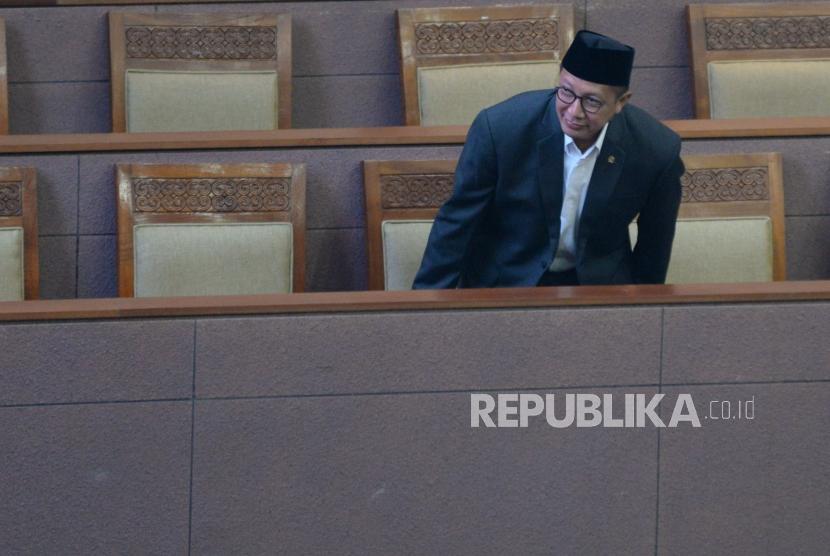 Menteri Agama Lukman Hakim Saifuddin saat mengikuti Rapat Paripurna di Kompleks Parlemen Senayan, Jakarta, Selasa (24/9).