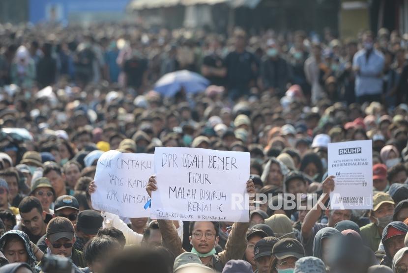 Aksi Mahasiswa Gejayan Memanggil. Mahasiswa dari berbagai kampus turun menggelar aksi unjuk rasa di Jalan Gejayan, Yogyakarta, Senin (23/9/2019).