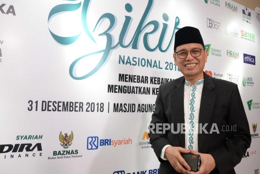 Direktur Penerangan Agama Islam Kementrian Agama, Juraidi saat sesi foto bersama republika dalam acara Dzikir Nasional di Masjid At-Tin, Jakarta Timur,Senin (31/12).