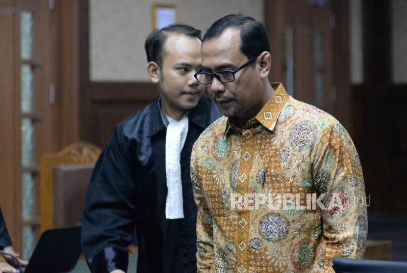 Mantan Kepala Kantor Wilayah Kementerian Agama Jawa Timur Haris Hasanuddin menjalani sidang putusan di Pengadilan Tipikor,Jakarta, Rabu (7/8).