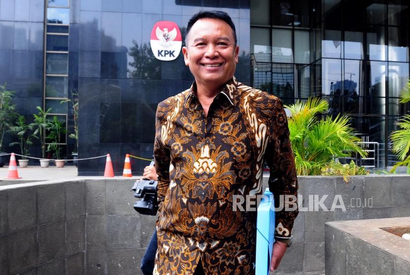 Anggota Komisi I DPR TB Hasanuddin menilai tidak masalah bila TNI turun tangan untuk membersihkan baliho-baliho Rizieq Shihab yang terpasang di seluruh pelosok Jakarta.