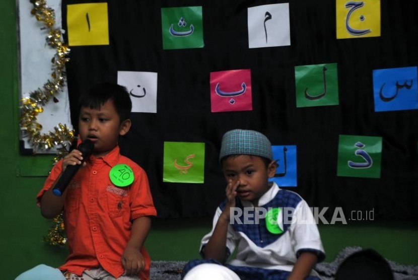Open House El Fawaz. Pelajar mengikuti lomba Tahfizh Al-Quran pada rangkaian kegiatan Open House SDIT Al-Quran El Fawaz di Gedung El Fawaz, Mampang, Jakarta Selatan, Sabtu (4/11).