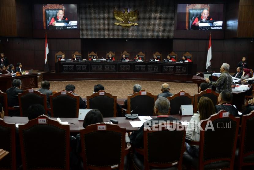 Suasana sidang lanjutan Perselisihan Hasil Pemilihan Umum (PHPU) Pemilihan Presiden (Pilpres) 2019 di Gedung Mahkamah Konstitusi, Jakarta, Kamis (20/6).