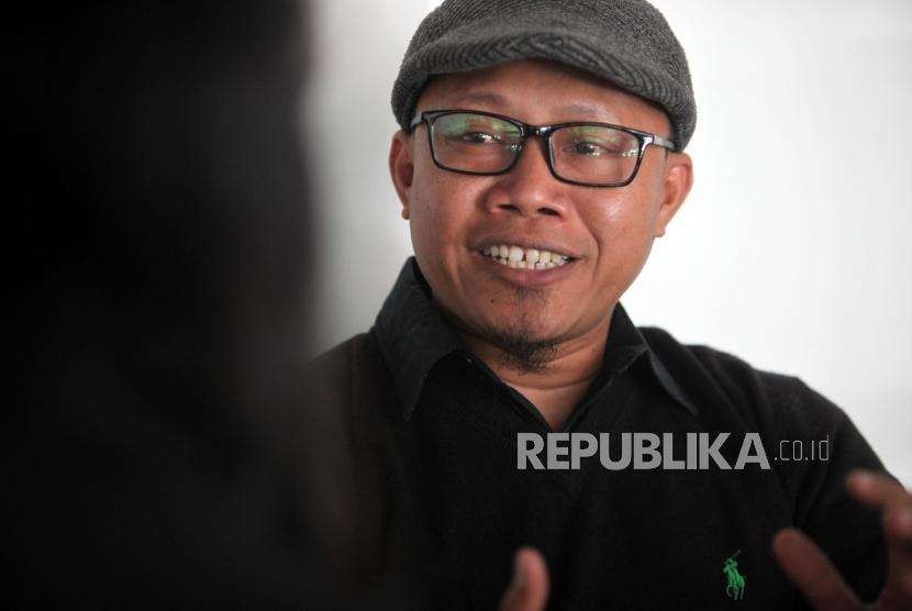 Koodinator Nasional Jaringan Pendidikan Pemilihan untuk Rakyat Sunanto memberikan paparannya saat wawancara di Jakarta, Senin (17/9).
