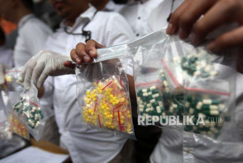 Polisi menyita sekitar 100 ribu pil obat ilegal yang akan dijadikan barang bukti (Foto: ilustrasi obat ilegal)