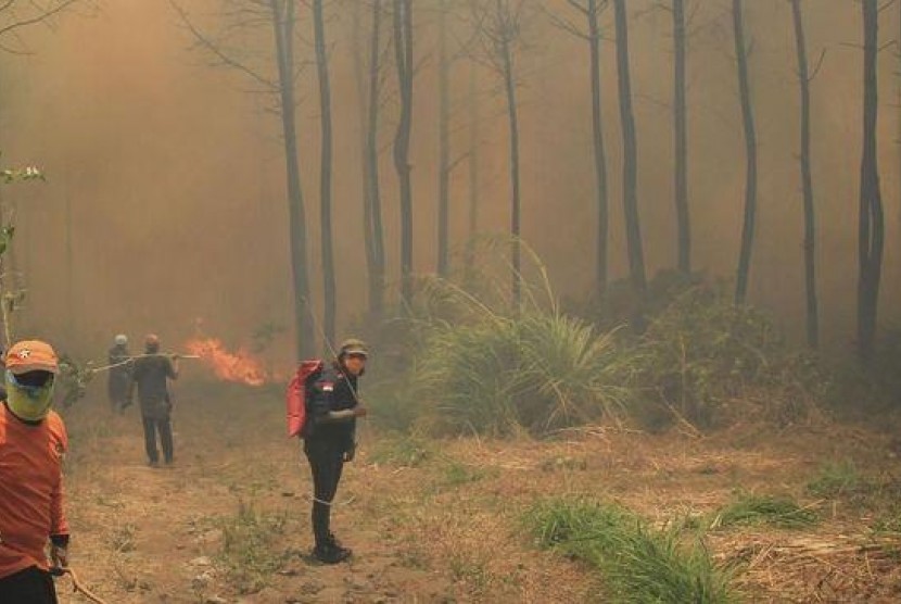 Ciremai Terbakar, 5 Pendaki Masih Belum Turun