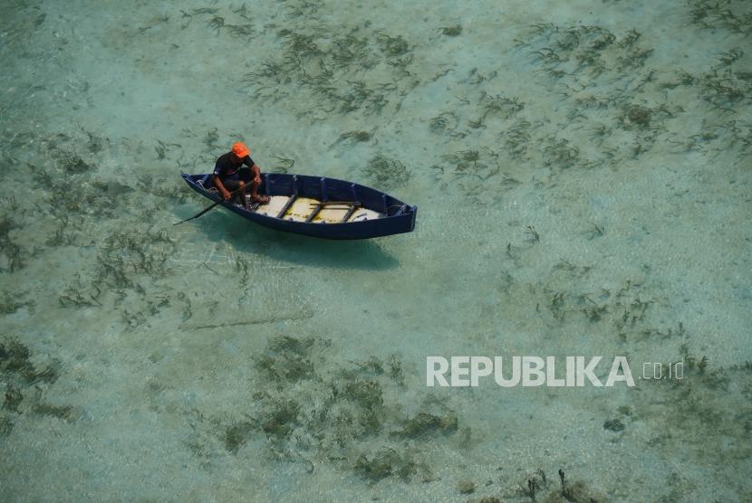 Warga Kepulauan Seribu. Bupati Kepulauan Seribu mengimbau warganya tak buang air besar di pinggir pantai.