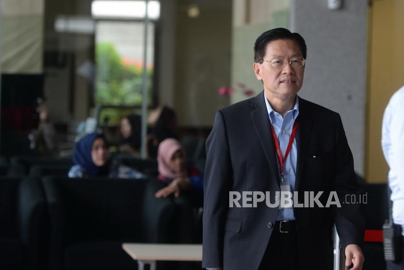CEO Lippo Group James Riady bersiap menjalani pemeriksaan di gedung Komisi Pemberantasan Korupsi (KPK), Jakarta, Selasa (30/10).