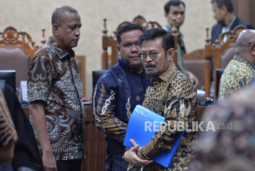 Mantan Menteri Pertanian (Mentan) Syahrul Yasin Limpo (SYL) usai menjalani sidang perdana pembacaan surat dakwaan di Pengadilan Tipikor, Jakarta, Rabu (28/2/2024). Jaksa Penuntut Umum (JPU) Komisi Pemberantasan Korupsi (KPK) mendakwa mantan Menteri Pertanian (Mentan) Syahrul Yasin Limpo (SYL) telah melakukan pemerasan dan menerima gratifikasi dengan total Rp 44,5 miliar.