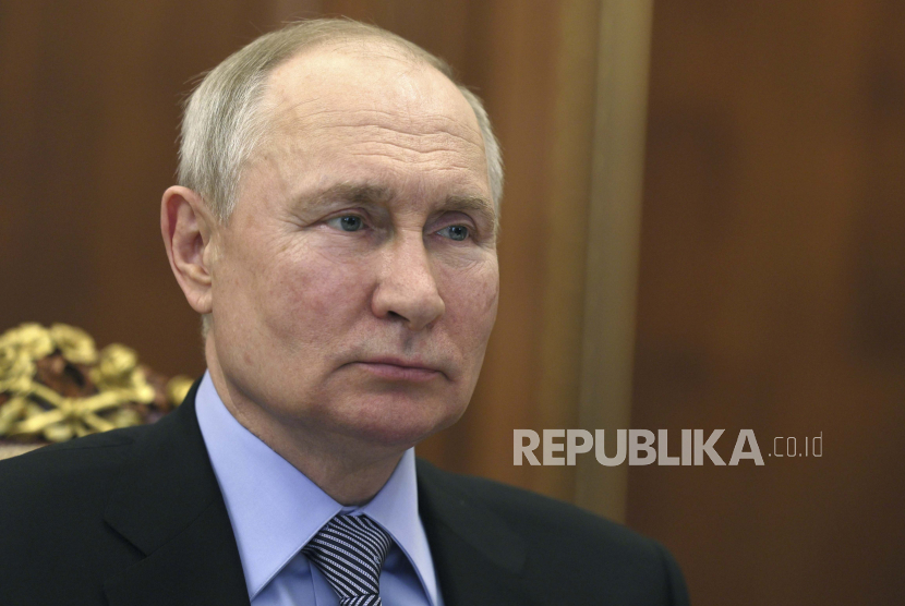 Presiden Rusia Vladimir Putin mengatakan kelompok tentara bayaran Wagner dibiayai penuh dari anggaran negara