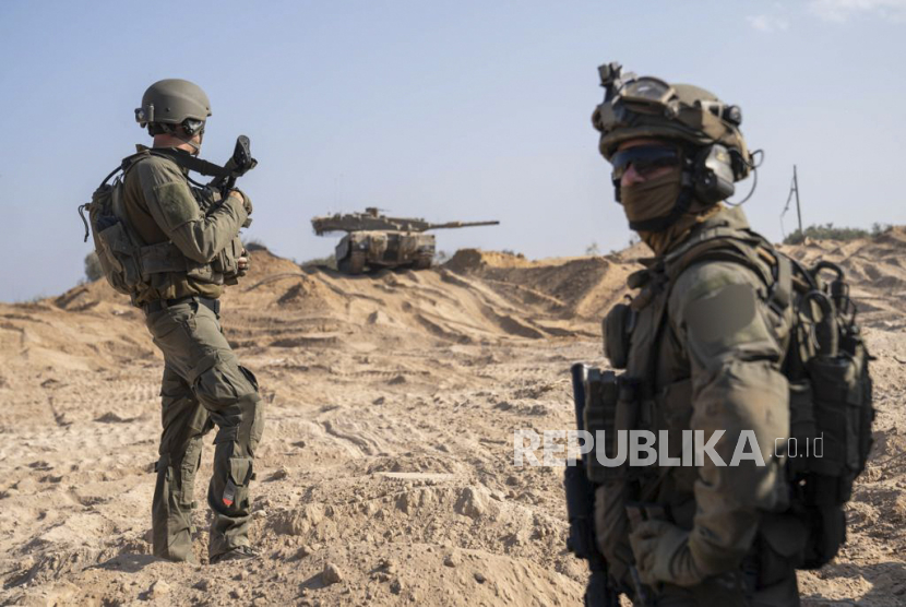 Militer Israel melakukan operasi darat di Jalur Gaza. 
