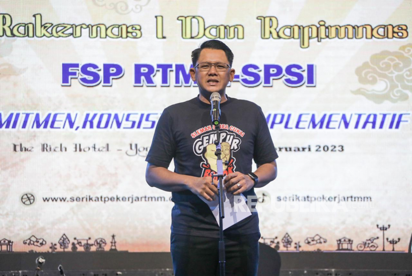 Wakil Bupati Sleman, Danang Maharsa dalam rapat kerja nasional (rakernas) Federasi Serikat Pekerja Rokok Tembakau Makanan Minuman Serikat Pekerja Seluruh Indonesia (FSP RTMM SPSI) di The Rich Jogja Hotel, Senin (20/2/2023) malam. 