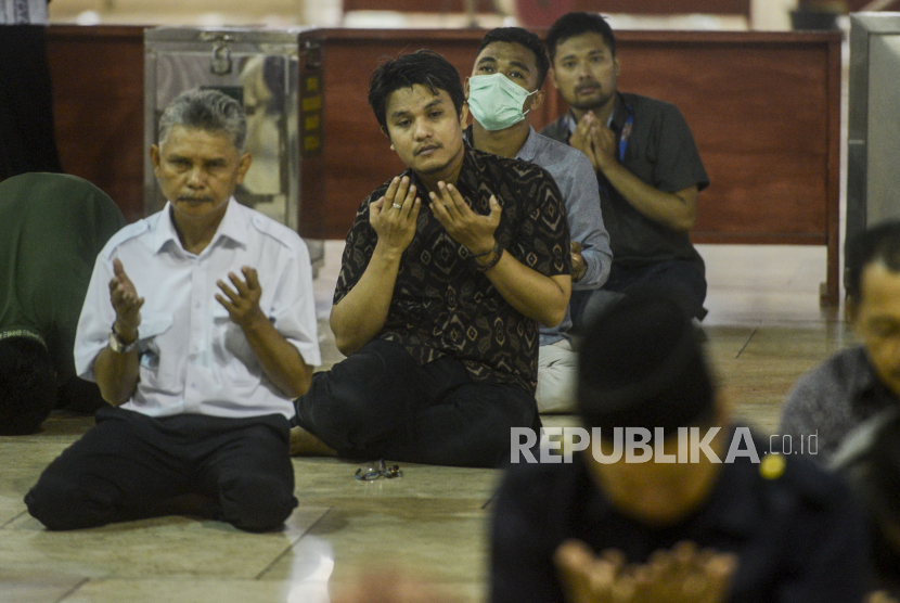 Jakpus Siagakan Aparat di Masjid Imbau Umat Sholat di Rumah. Foto ilustrasi