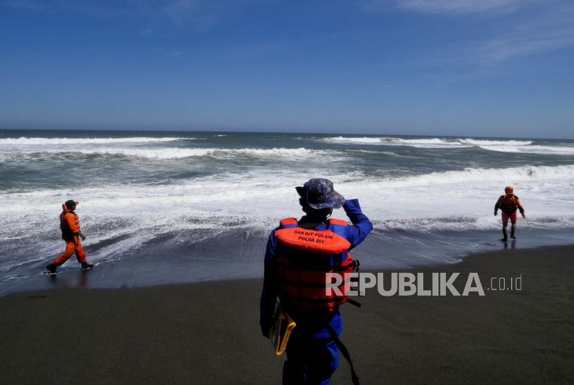Tim SAR gabungan di hari kedua pencarian, belum juga menemukan seorang wisatawan hilang di Pantai Ciantir Bayah Kabupaten Lebak, Banten (Foto: ilustrasi pencarian)