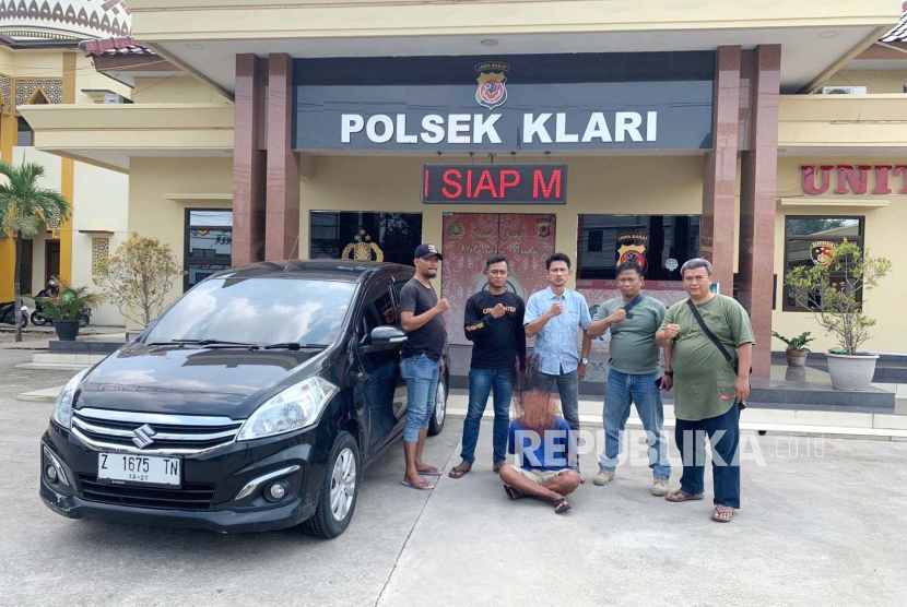 Tersangka pencurian mobil Suzuki Ertiga berhasil ditangkap Unit Reskrim Polsek Haurgeulis Polres Indramayu bekerja sama dengan Unit Reskrim Polsek Klari Polres Karawang, Kamis (14/12/2023). 