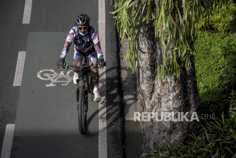 Warga menggunakan sepeda berolahraga di Jalan Ir H Juanda, Kota Bandung, (ilustrasi).