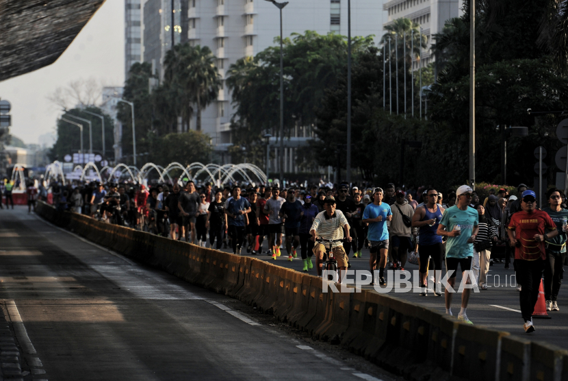Ilustrasi warga Jakarta jalan sehat.