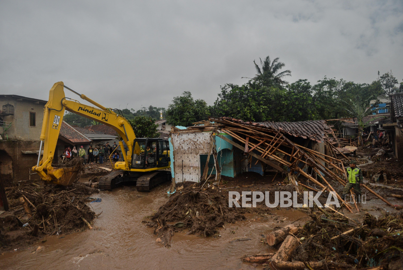 Badan Penanggulangan Bencana Daerah (BPBD) Kabupaten Sukabumi, Jawa Barat, menyebutkan, dari hasil pendataan sementara rumah yang terdampak banjir bandang di Kecamatan Cicurug hingga saat ini sebanyak 289 unit (Foto: ilustrasi banjir)